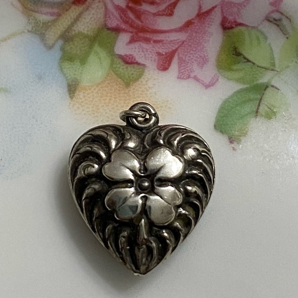 VTG Sterling Double Sided 4 Leaf Clover Puffy Heart Charm - Picture 2 of 4
